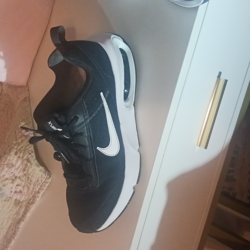 NEW W Nike Air Max Intrlk LITE - Women’s 6.5 - Black and White